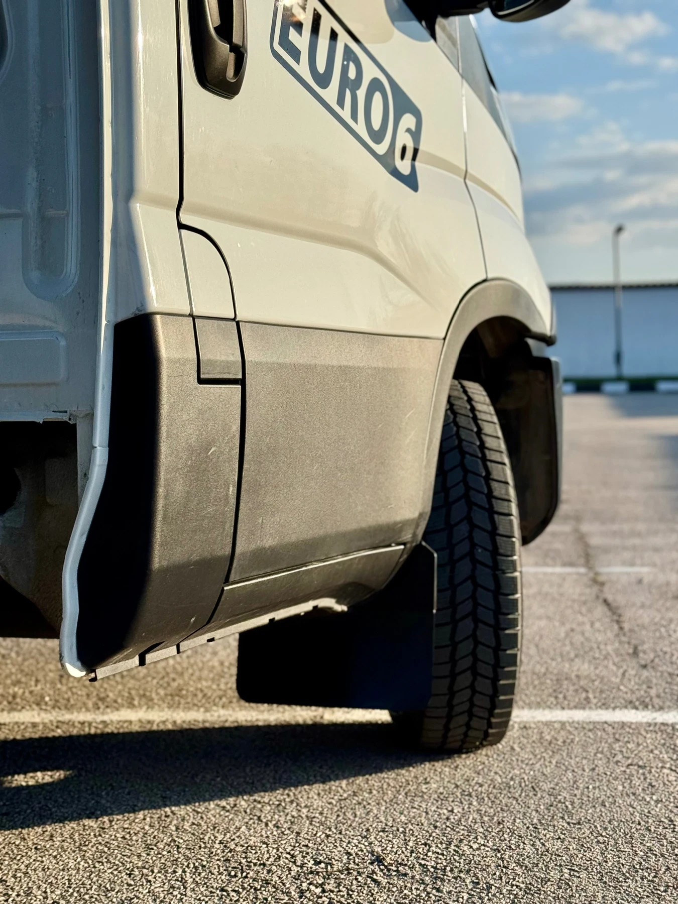 Iveco 35c15 САМОСВАЛ* КЛИМАТИК* КАТО НОВ, снимка 9 - Бусове и автобуси - 53850701