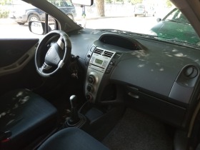 Toyota Yaris 1.3, снимка 6 - Автомобили и джипове - 45685508