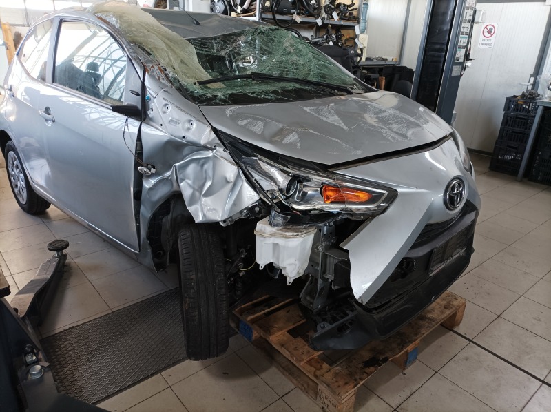 Toyota Aygo 1.0 BENZIN/EURO 6/ НА ЧАСТИ , снимка 2 - Автомобили и джипове - 38457240