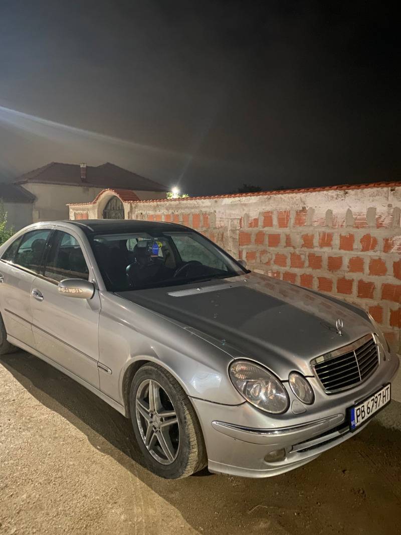 Mercedes-Benz E 220, снимка 1 - Автомобили и джипове - 45408023