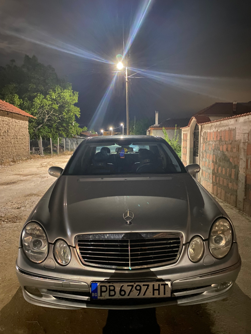 Mercedes-Benz E 220, снимка 6 - Автомобили и джипове - 45408023