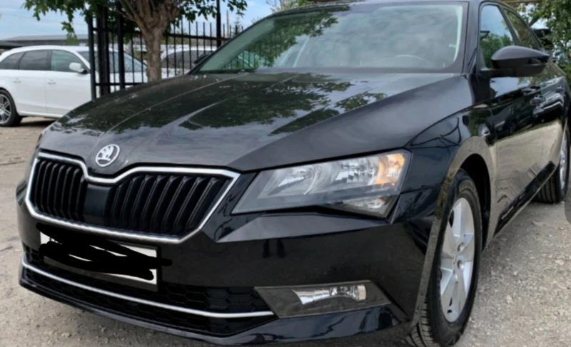 Skoda Superb, снимка 1 - Автомобили и джипове - 48037402