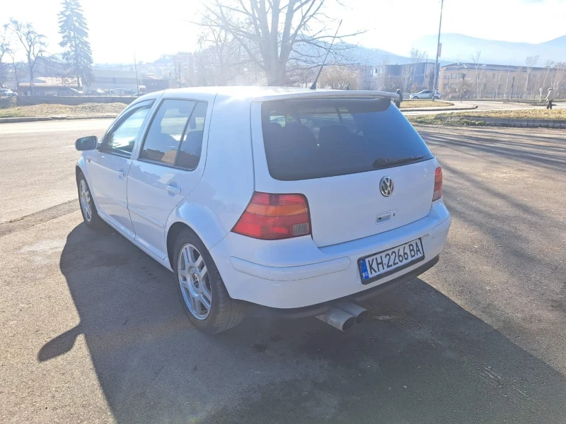 VW Golf 1.8 T, снимка 5 - Автомобили и джипове - 48998046