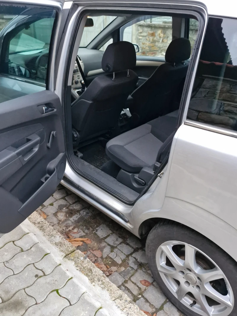 Opel Zafira 1.8 газ/бензин, снимка 7 - Автомобили и джипове - 53018594