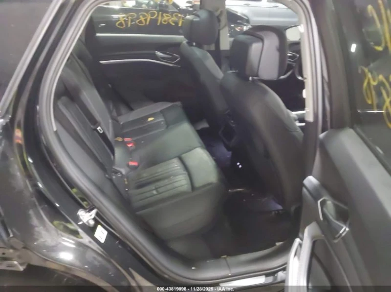 Audi E-Tron UNKNOWN SPECS All Wheel Drive, снимка 14 - Автомобили и джипове - 53044522