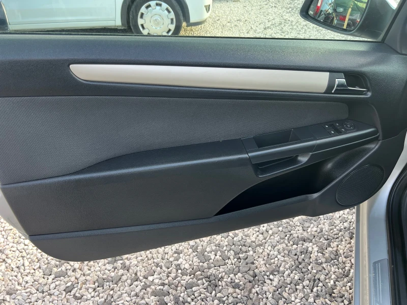 Opel Astra, снимка 12 - Автомобили и джипове - 53281593