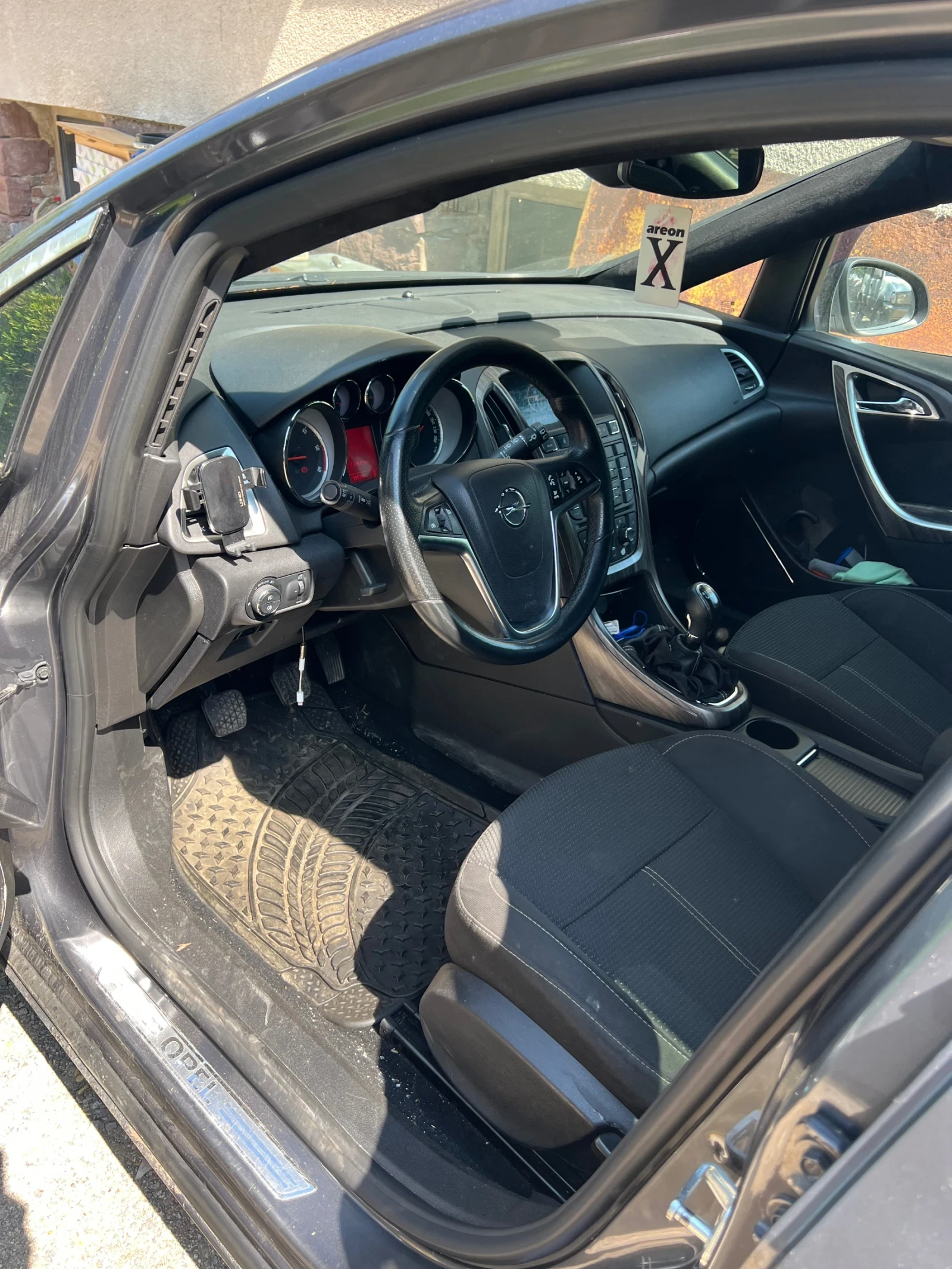 Opel Astra Sports Tourer - изображение 8
