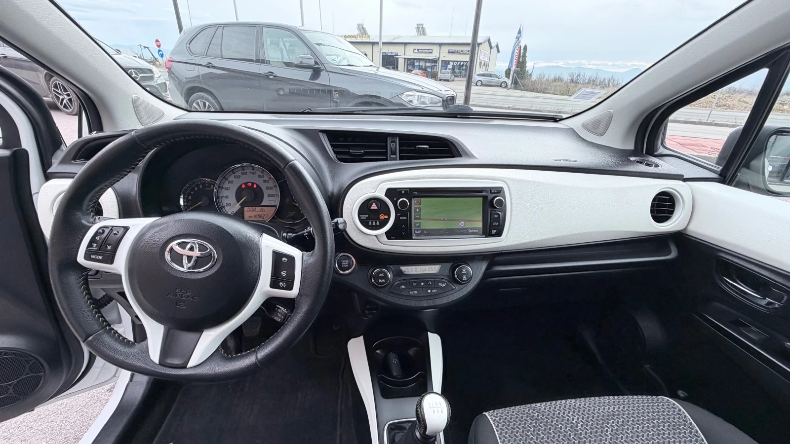 Toyota Yaris 1.3i-99к.с.;ACTIVE;ПАНОРАМА;КЛИМАТРОНИК;Keyless-Gо - изображение 7