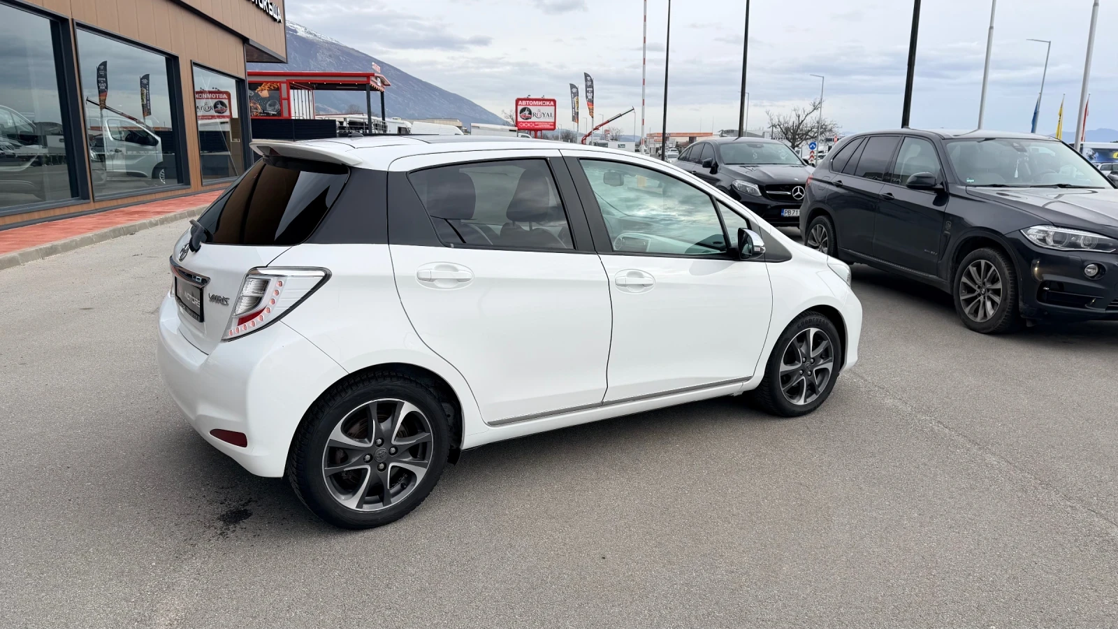 Toyota Yaris 1.3i-99к.с.;ACTIVE;ПАНОРАМА;КЛИМАТРОНИК;Keyless-Gо - изображение 4