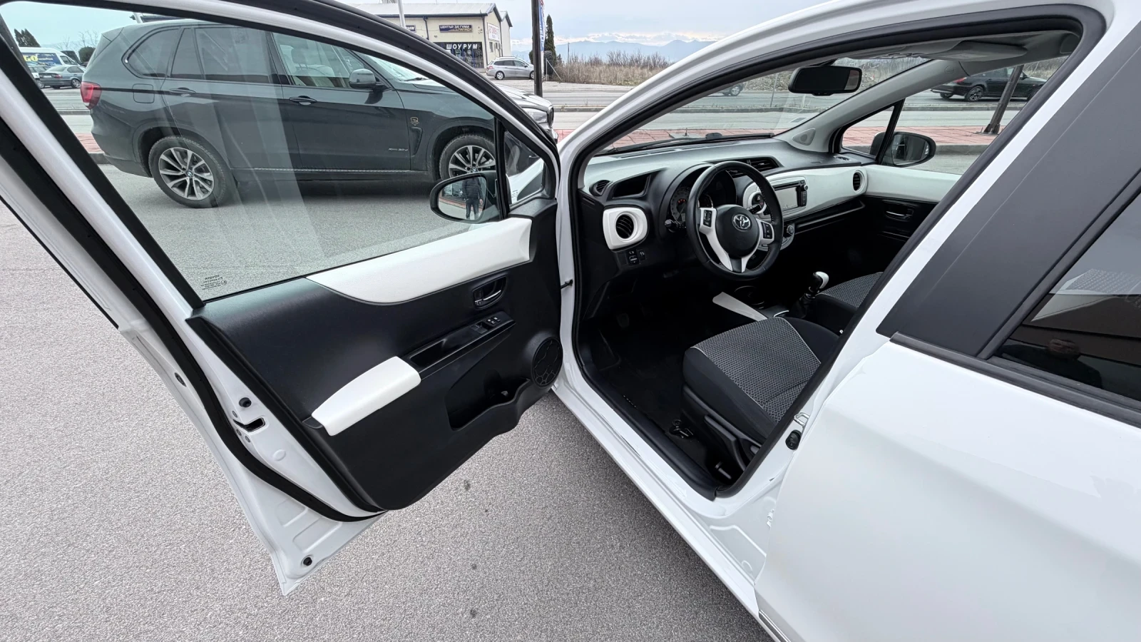 Toyota Yaris 1.3i-99к.с.;ACTIVE;ПАНОРАМА;КЛИМАТРОНИК;Keyless-Gо - изображение 6