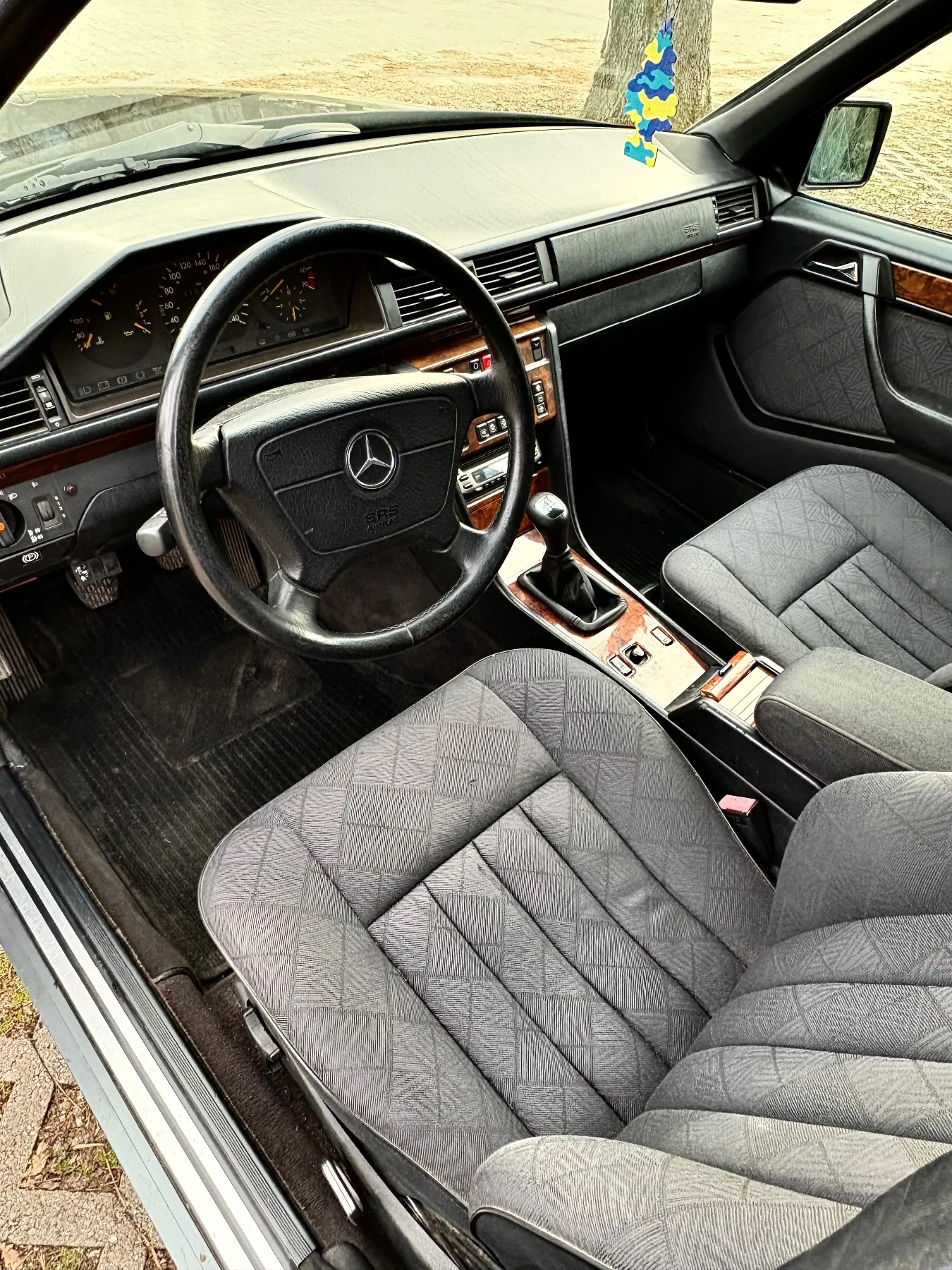 Mercedes-Benz 124  - изображение 7