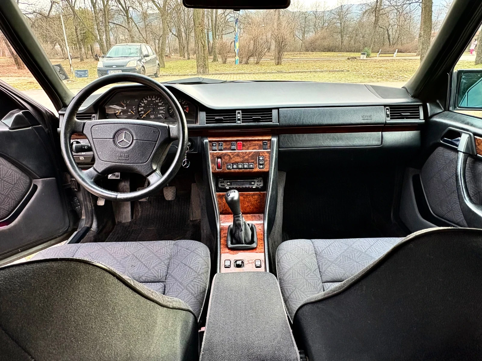 Mercedes-Benz 124  - изображение 10