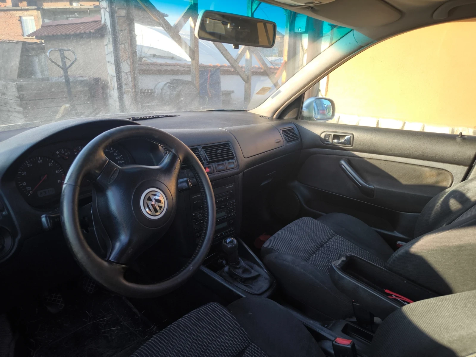 VW Golf 1.6i, снимка 4 - Автомобили и джипове - 53850479
