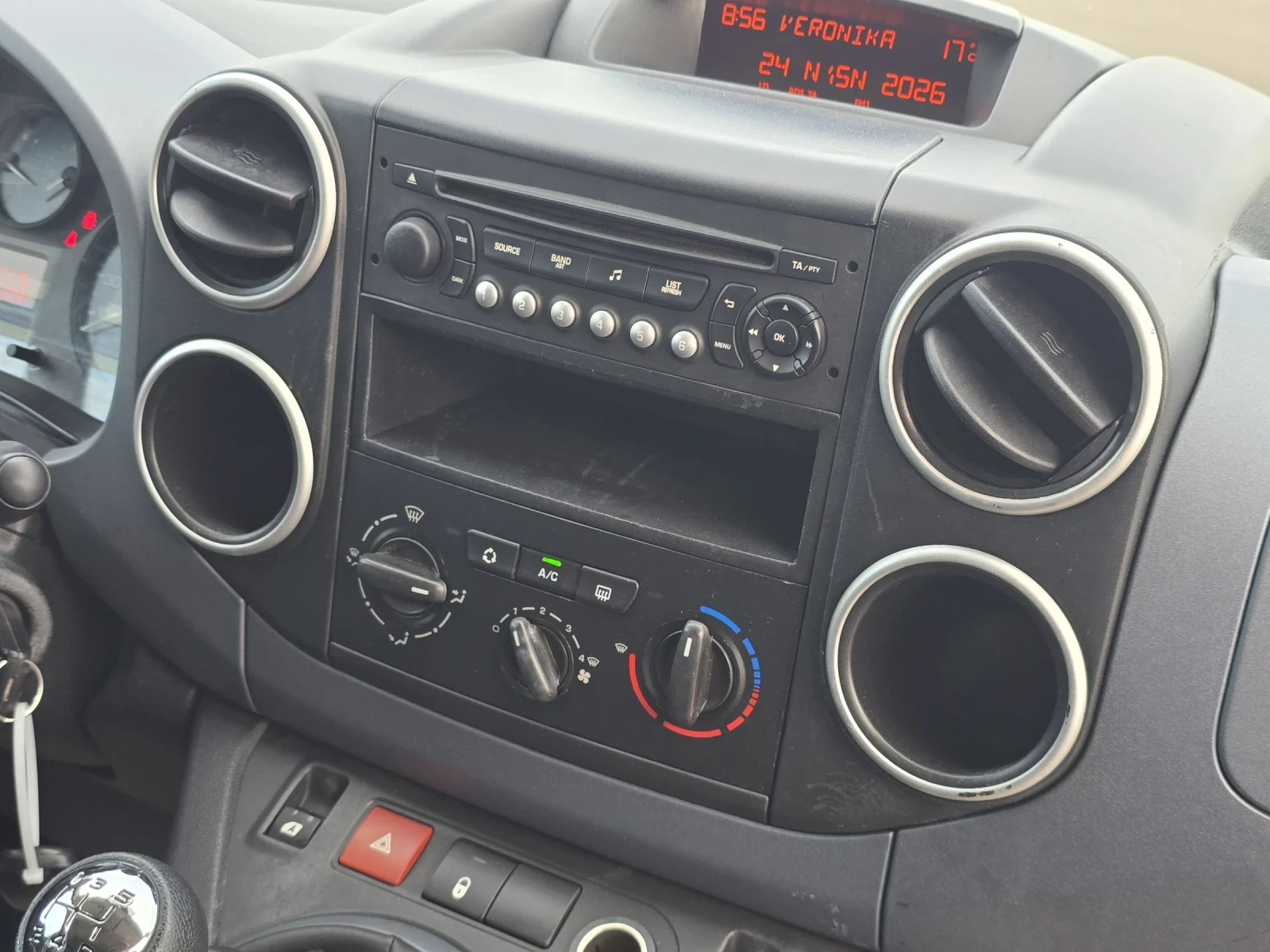 Peugeot Partner 1.6Hdi/92кс., снимка 14 - Автомобили и джипове - 54306839