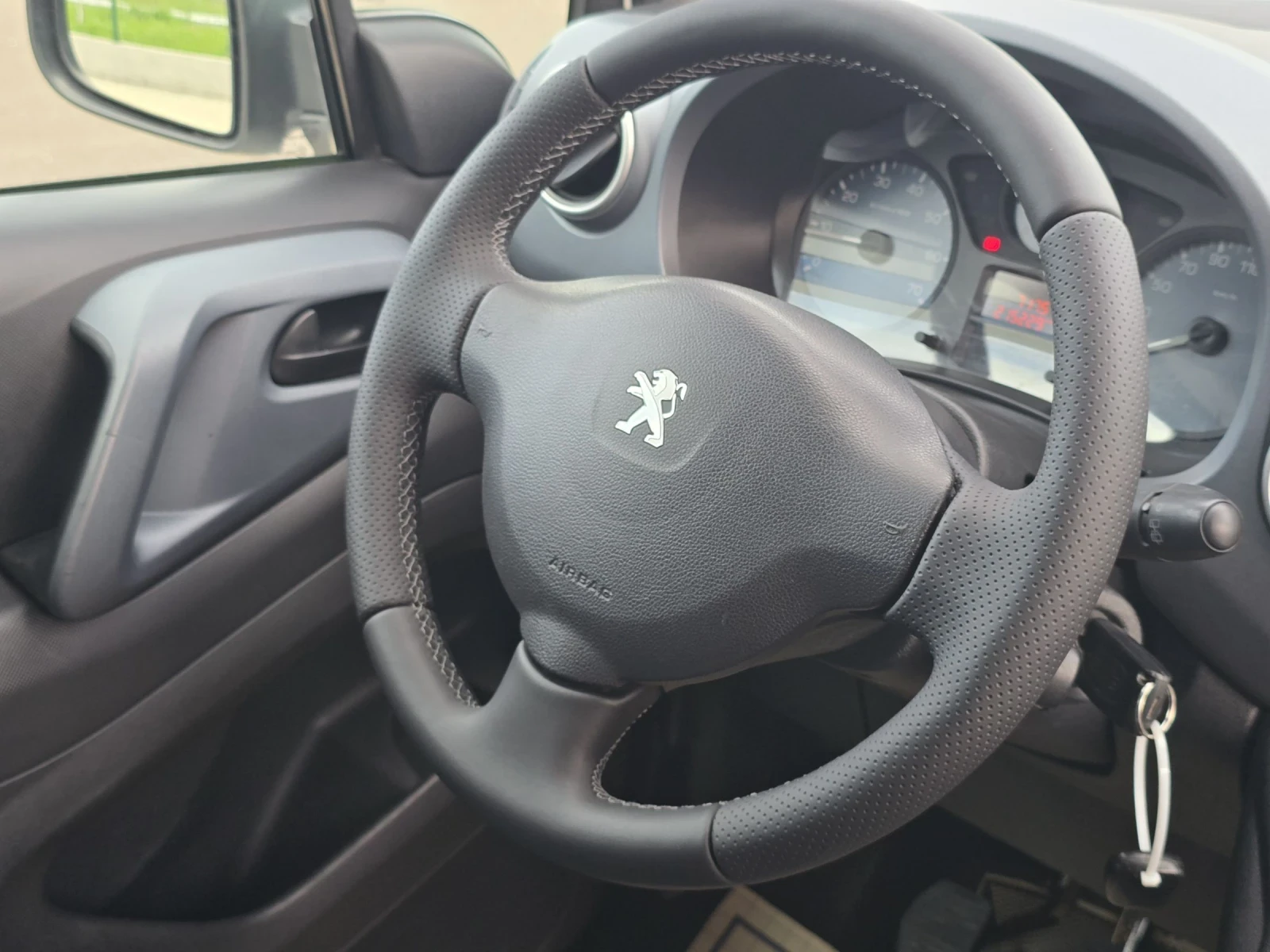 Peugeot Partner 1.6Hdi/92кс., снимка 15 - Автомобили и джипове - 54306839