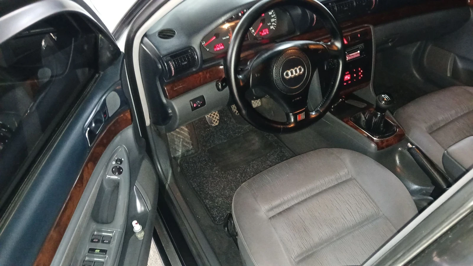 Audi A4 1.8T ГАЗ-БЕНЗИН  # КЛИМАТРОН#, снимка 10 - Автомобили и джипове - 55077424