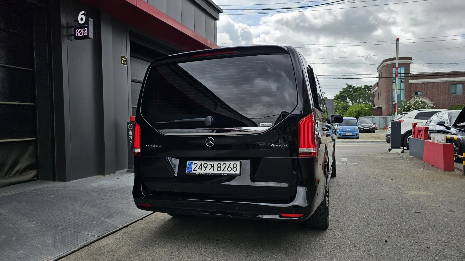 Mercedes-Benz V 300 ОБДУХВАНЕ* 360* BLIND SPOT* КРАЙНА ЦЕНА, снимка 4 - Автомобили и джипове - 55328790