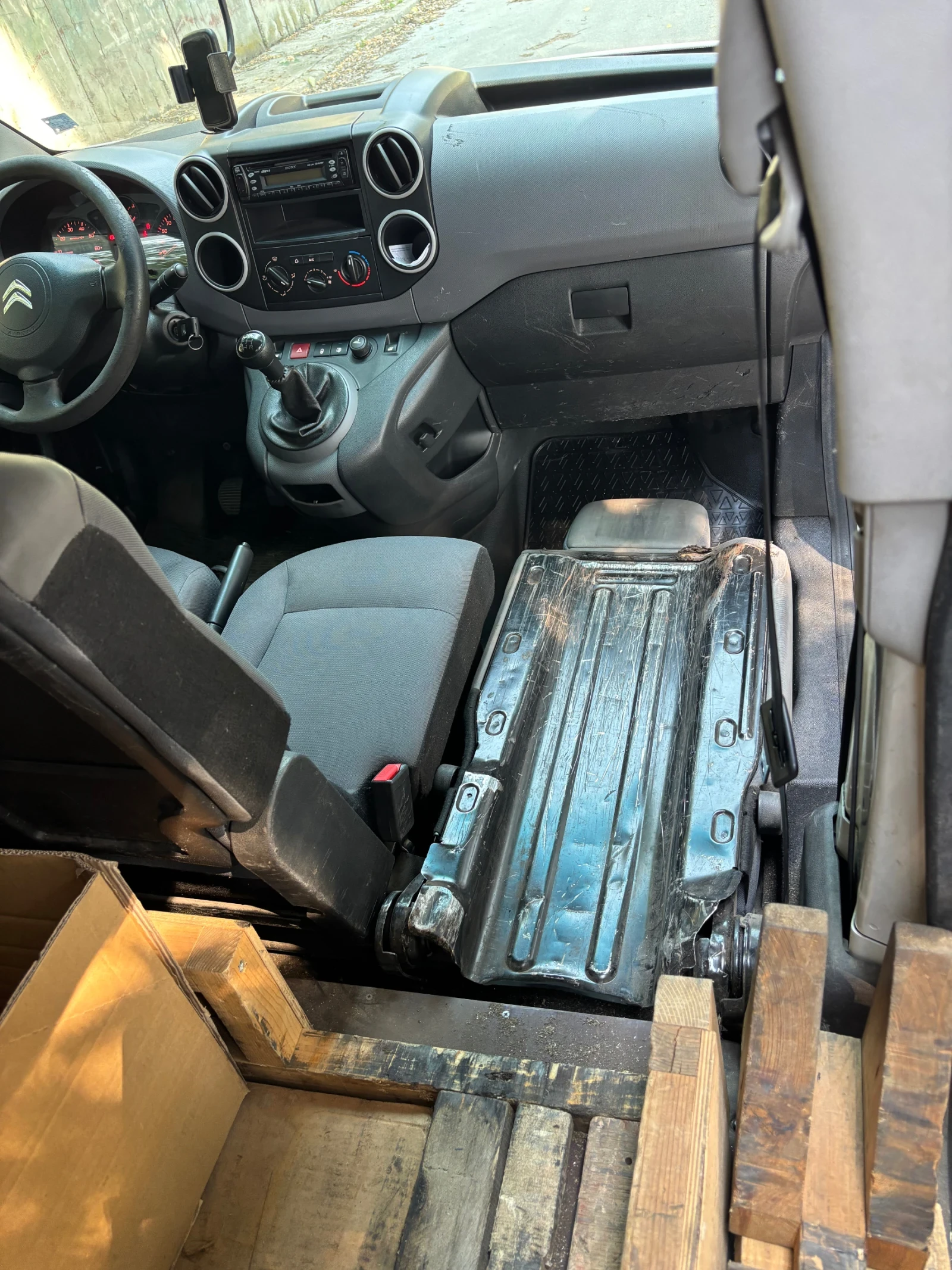 Citroen Berlingo 1.6 HDI MAXI, снимка 8 - Автомобили и джипове - 55707532