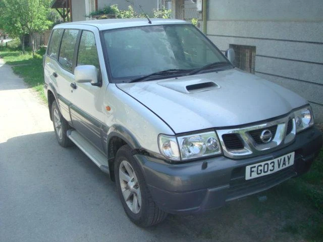 Nissan Terrano 3.0, снимка 3 - Автомобили и джипове - 46834004