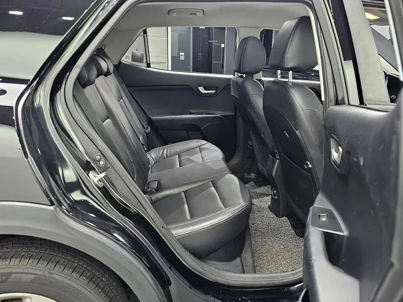 Kia Stonic, снимка 12 - Автомобили и джипове - 56727329