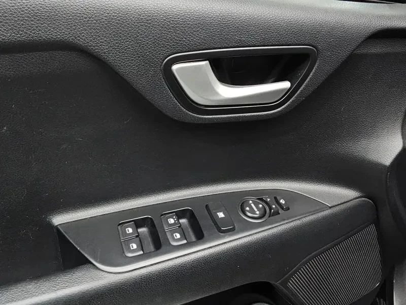 Kia Stonic, снимка 16 - Автомобили и джипове - 56727329