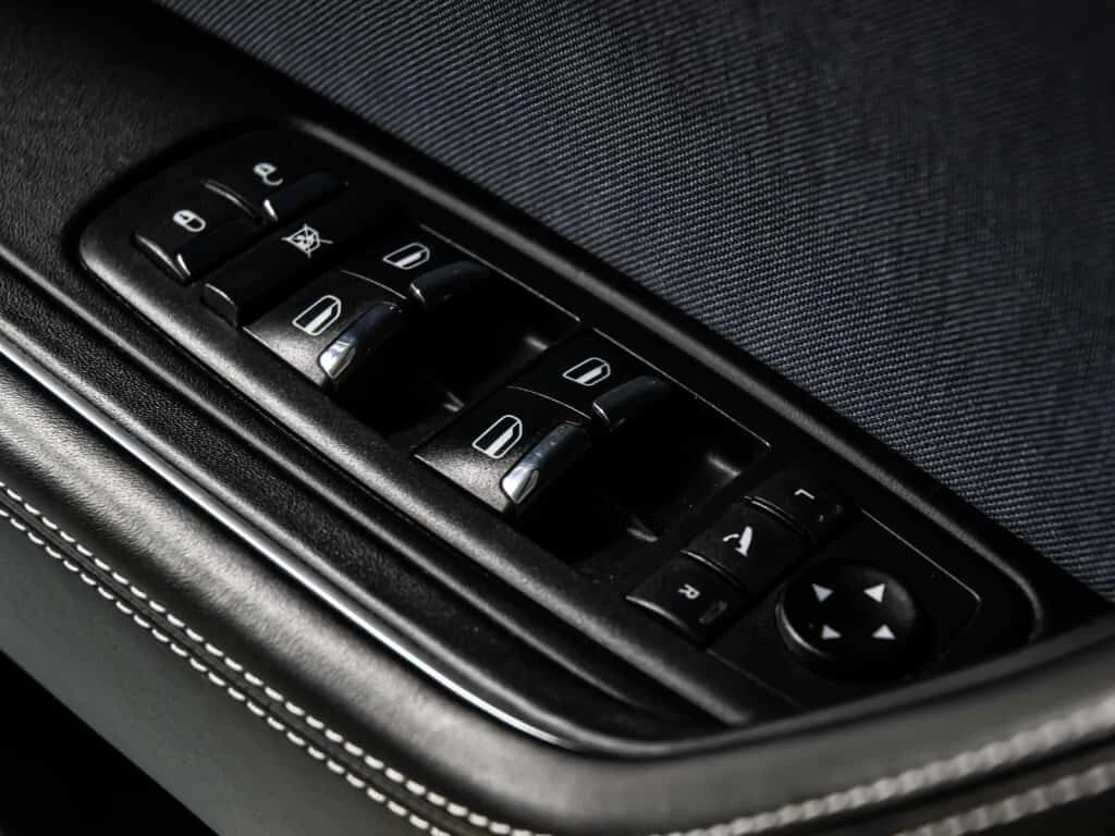 Maserati Levante * GranLusso CLEAN CARFAX All wheel Drive Sport Uti, снимка 8 - Автомобили и джипове - 54070806