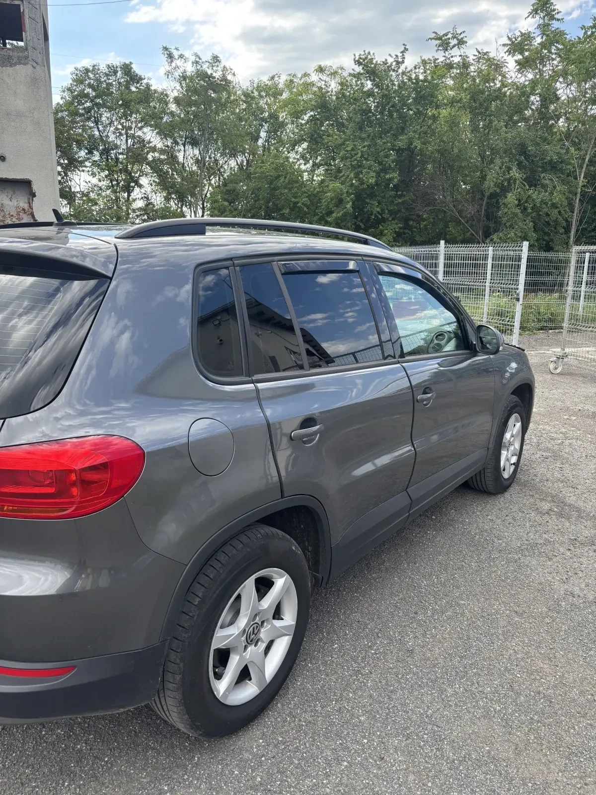 VW Tiguan Фейслифт, снимка 3 - Автомобили и джипове - 54682701