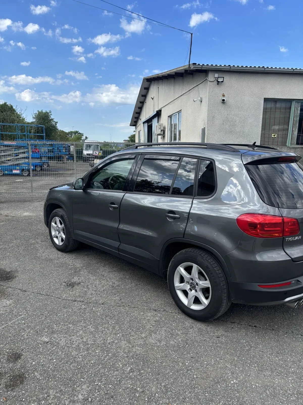 VW Tiguan Фейслифт, снимка 4 - Автомобили и джипове - 54682701