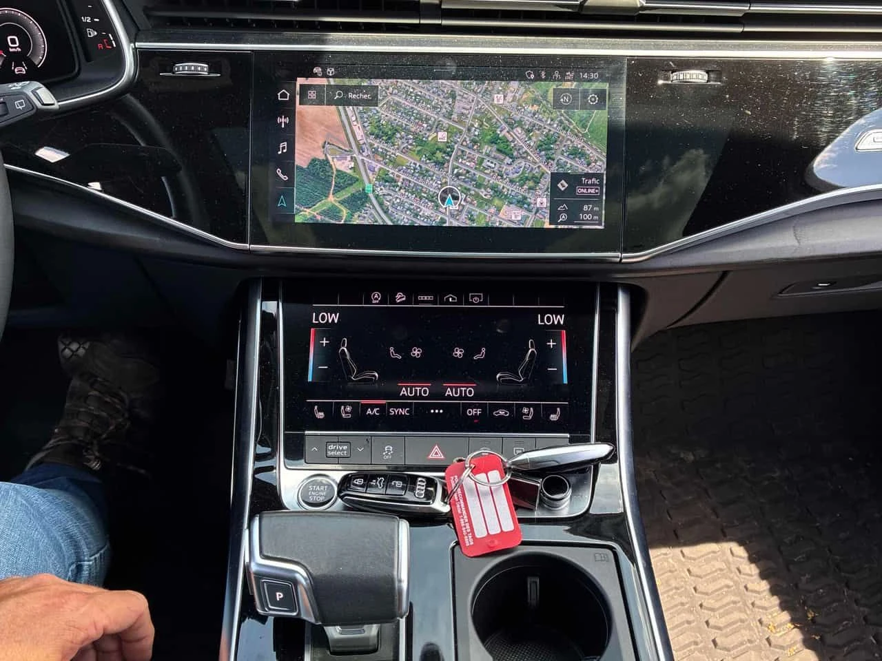 Audi Q7 Progressiv | CARFAX | БЕЗ ПЪРВОНАЧАЛНА ВНОСКА, снимка 10 - Автомобили и джипове - 55053515