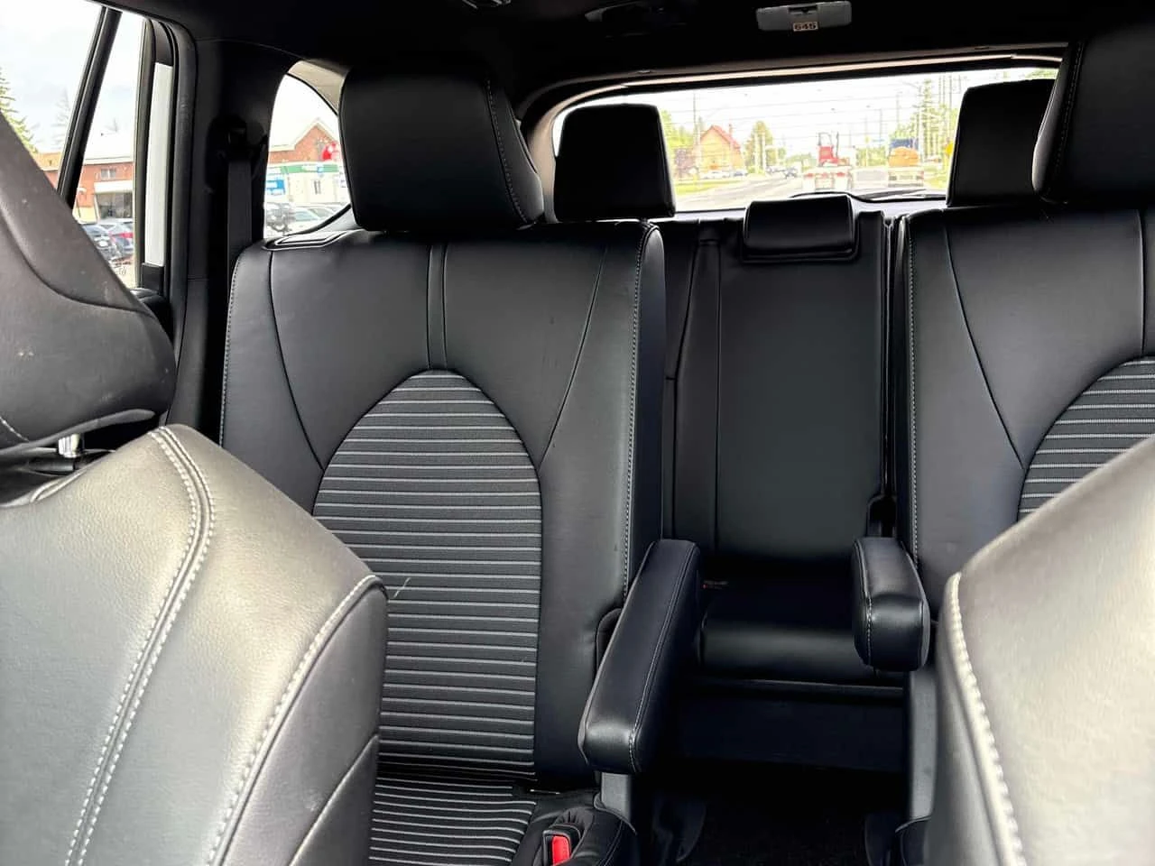 Toyota Highlander AWD| PANO| ПОДГРЕВИ| KEYLESS| 2 КЛЮЧА| , снимка 12 - Автомобили и джипове - 55187955
