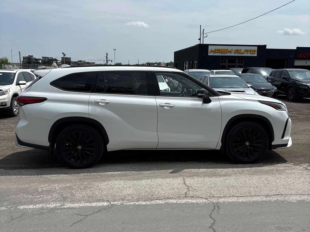 Toyota Highlander AWD| PANO| ПОДГРЕВИ| KEYLESS| 2 КЛЮЧА| , снимка 4 - Автомобили и джипове - 55187955