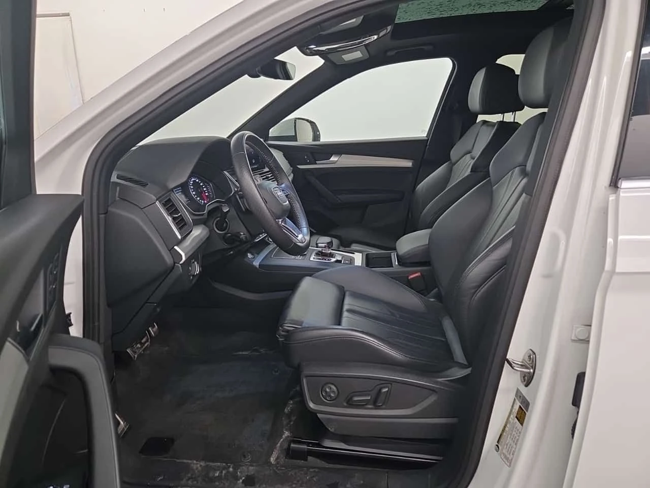 Audi Q5  PROGRESSIV / КОЖА / ПОДГРЕВИ / ПАНОРАМА , снимка 9 - Автомобили и джипове - 55640967