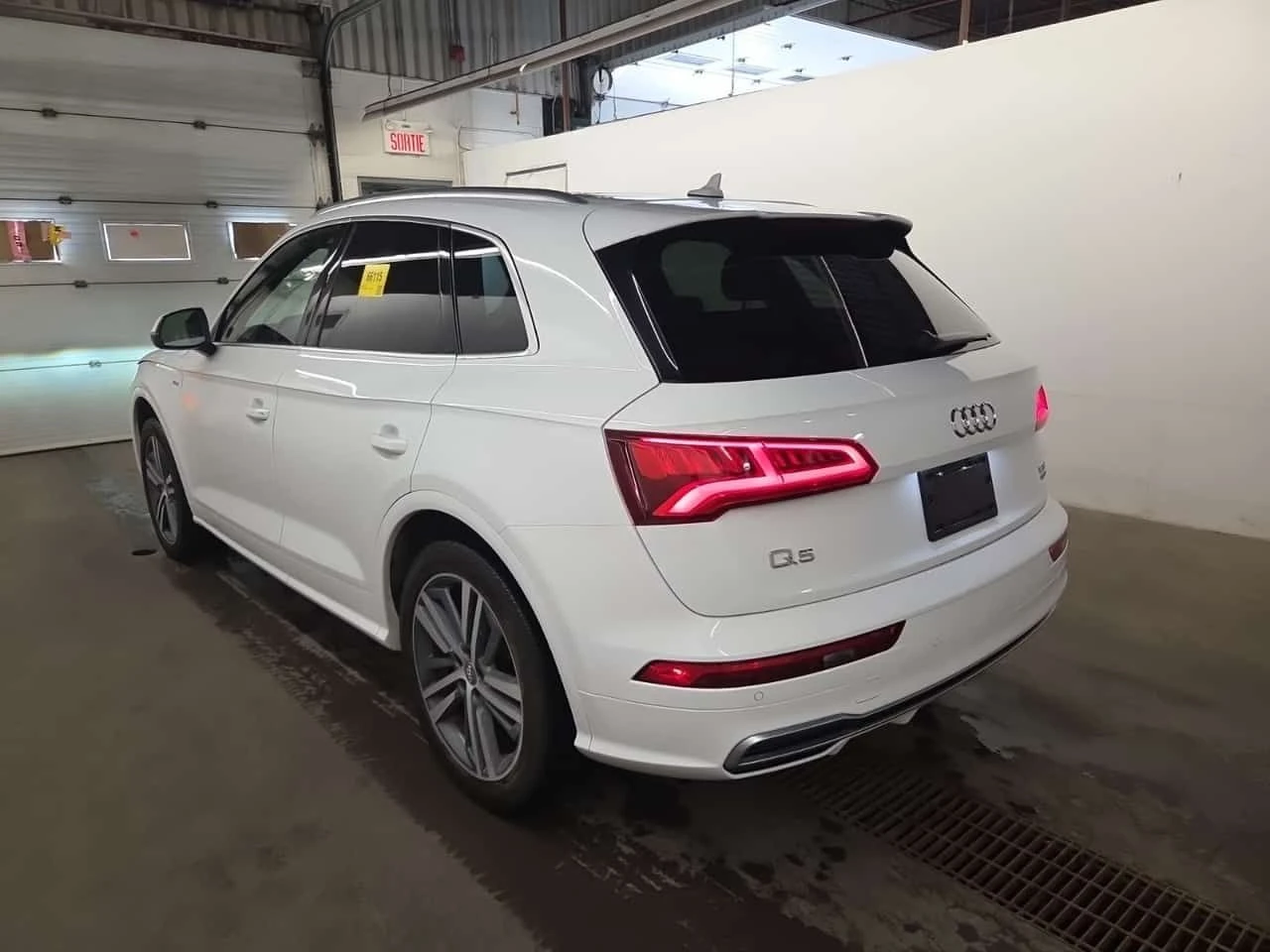 Audi Q5  PROGRESSIV / КОЖА / ПОДГРЕВИ / ПАНОРАМА , снимка 4 - Автомобили и джипове - 55640967