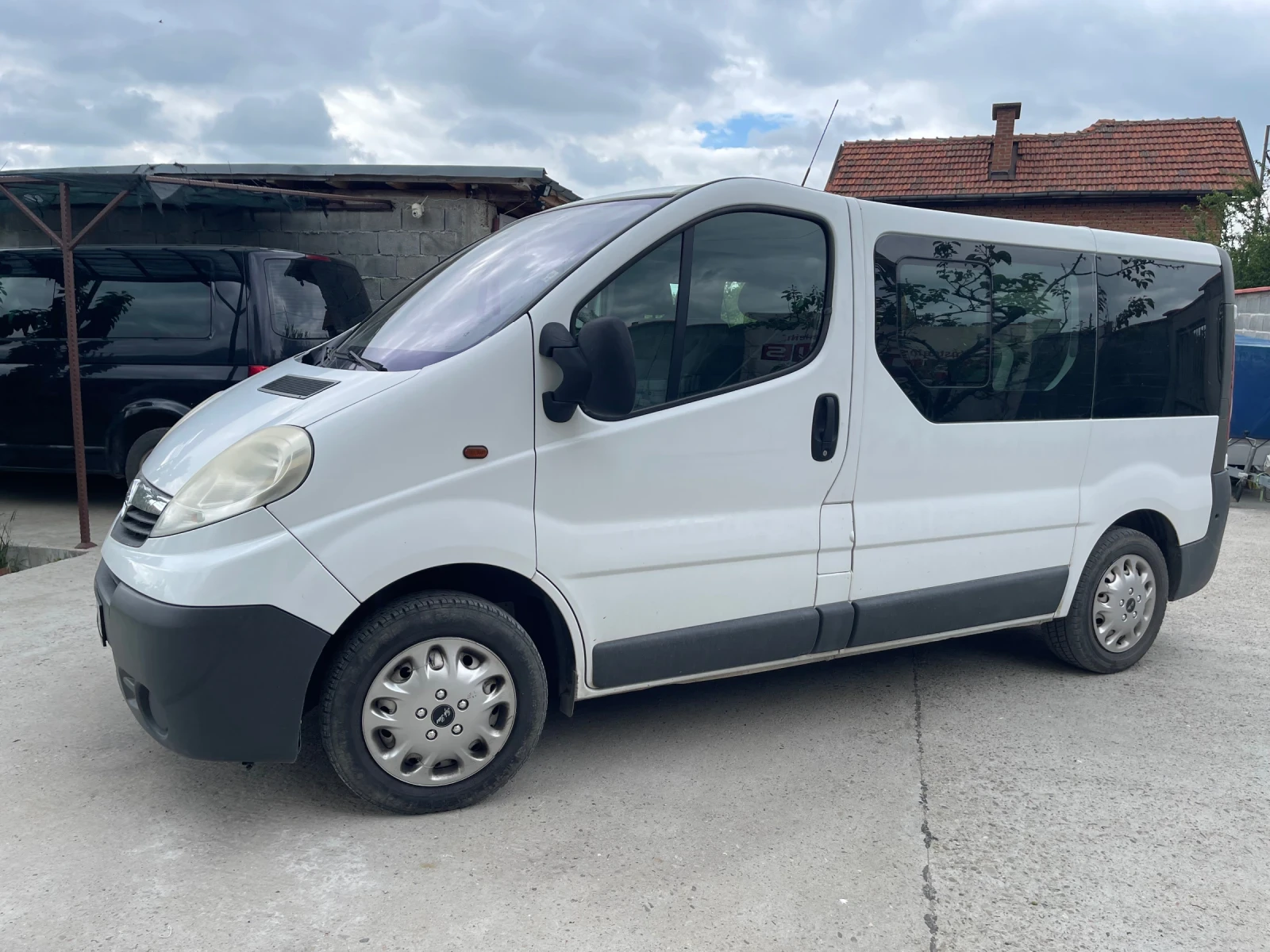 Opel Vivaro, снимка 4 - Бусове и автобуси - 54490199