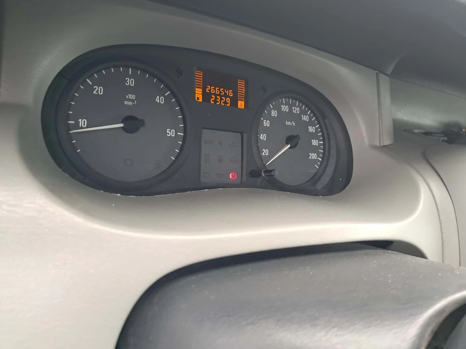 Opel Vivaro, снимка 10 - Бусове и автобуси - 54490199