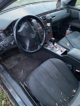 Mercedes-Benz E 220 2 БРОЯ, снимка 13