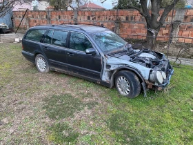 Mercedes-Benz E 220 2 БРОЯ, снимка 10