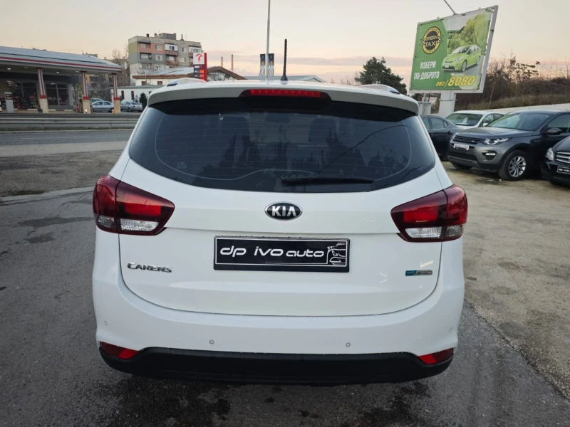 Kia Carens 1.7CRDI* FACE* ПОДАРЪК 4 ЗИМНИ ГУМИ* ОТЛИЧЕН* ТОПЦ, снимка 4 - Автомобили и джипове - 48338715