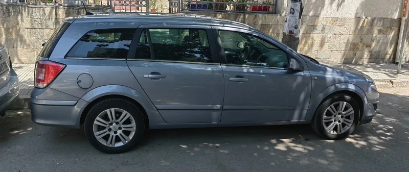 Opel Astra 1.7cdti, снимка 2 - Автомобили и джипове - 49240817