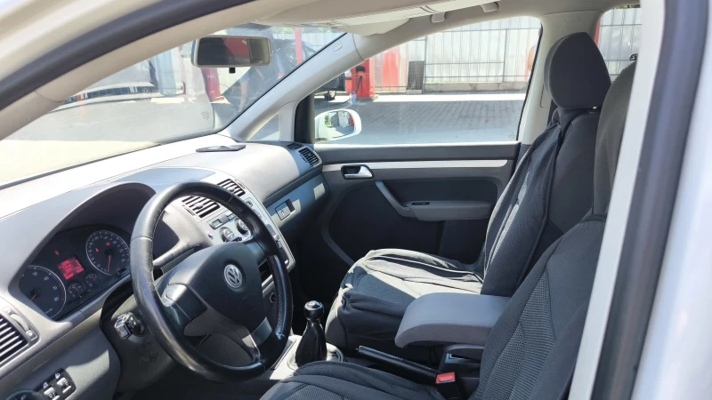 VW Touran, снимка 9 - Автомобили и джипове - 51235221