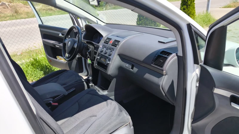 VW Touran, снимка 7 - Автомобили и джипове - 51235221