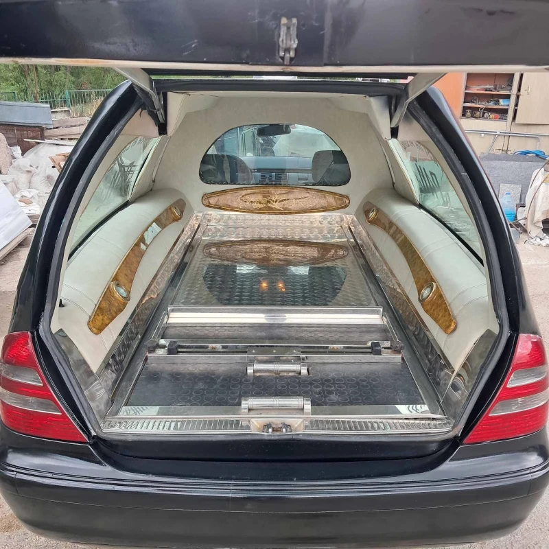Mercedes-Benz E 270 Катафалка, снимка 7 - Автомобили и джипове - 52833228