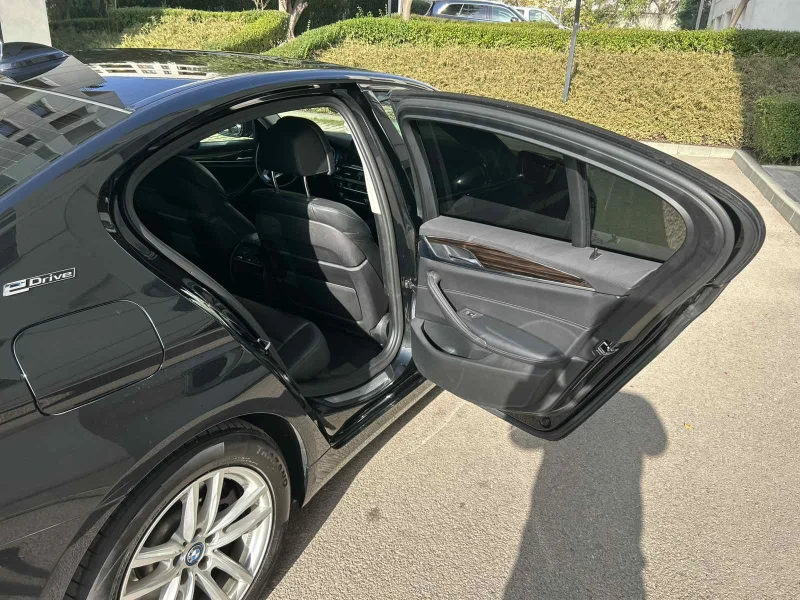 BMW 530E, снимка 8 - Автомобили и джипове - 52498447