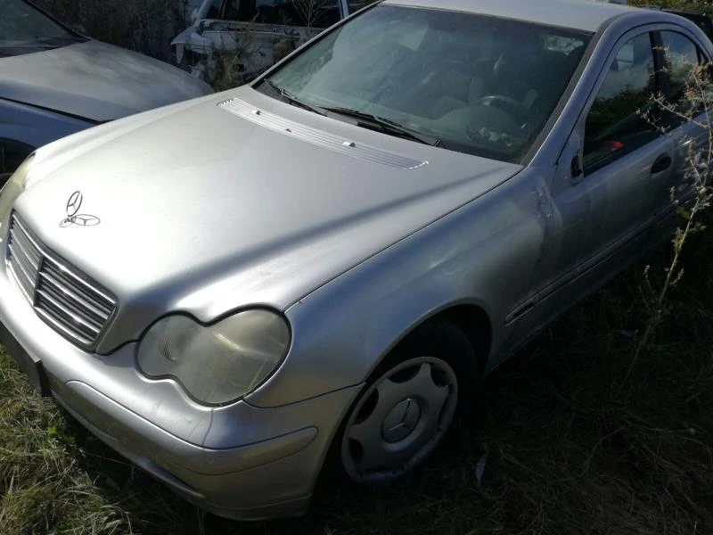 Mercedes-Benz C 220 cdi, снимка 2 - Автомобили и джипове - 19571308