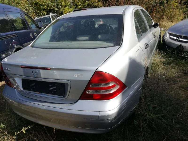 Mercedes-Benz C 220 cdi, снимка 3 - Автомобили и джипове - 19571308