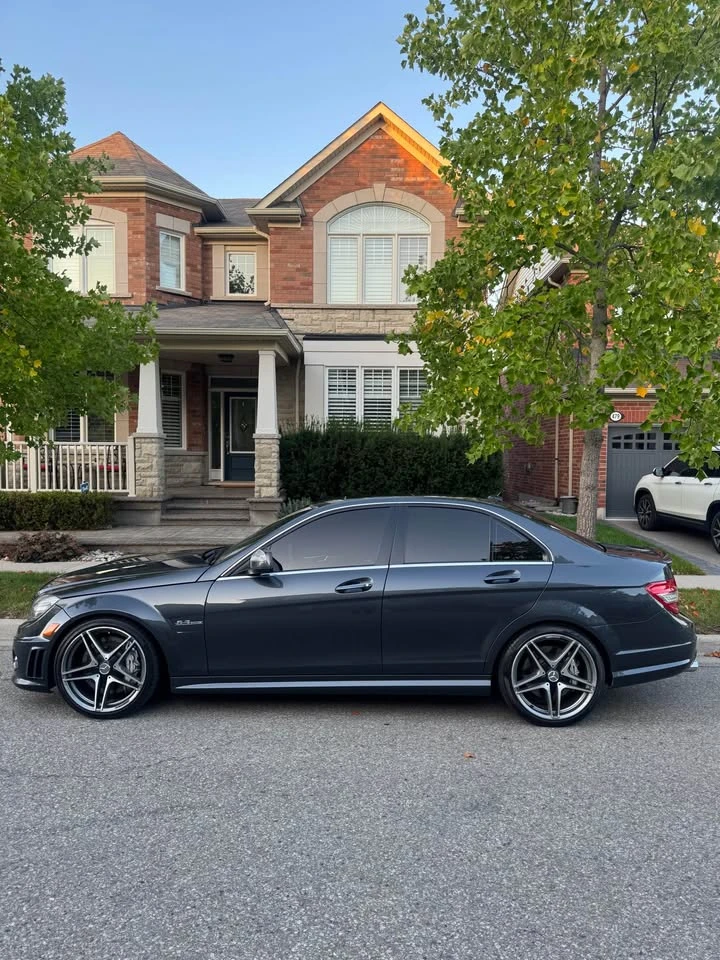 Mercedes-Benz C 63 AMG CARFAX* АВТОФИНАНСИРАНЕ* БЕЗ ПЪРВОНАЧАЛНА ВНОСКА* , снимка 10 - Автомобили и джипове - 52952180