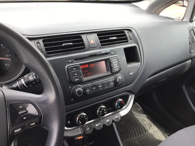 Kia Rio 1.4i Германия Клима Парктроник, снимка 11 - Автомобили и джипове - 55467943