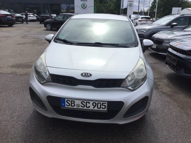 Kia Rio 1.4i Германия Клима Парктроник, снимка 6 - Автомобили и джипове - 55467943
