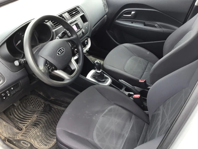 Kia Rio 1.4i Германия Клима Парктроник, снимка 8 - Автомобили и джипове - 55467943