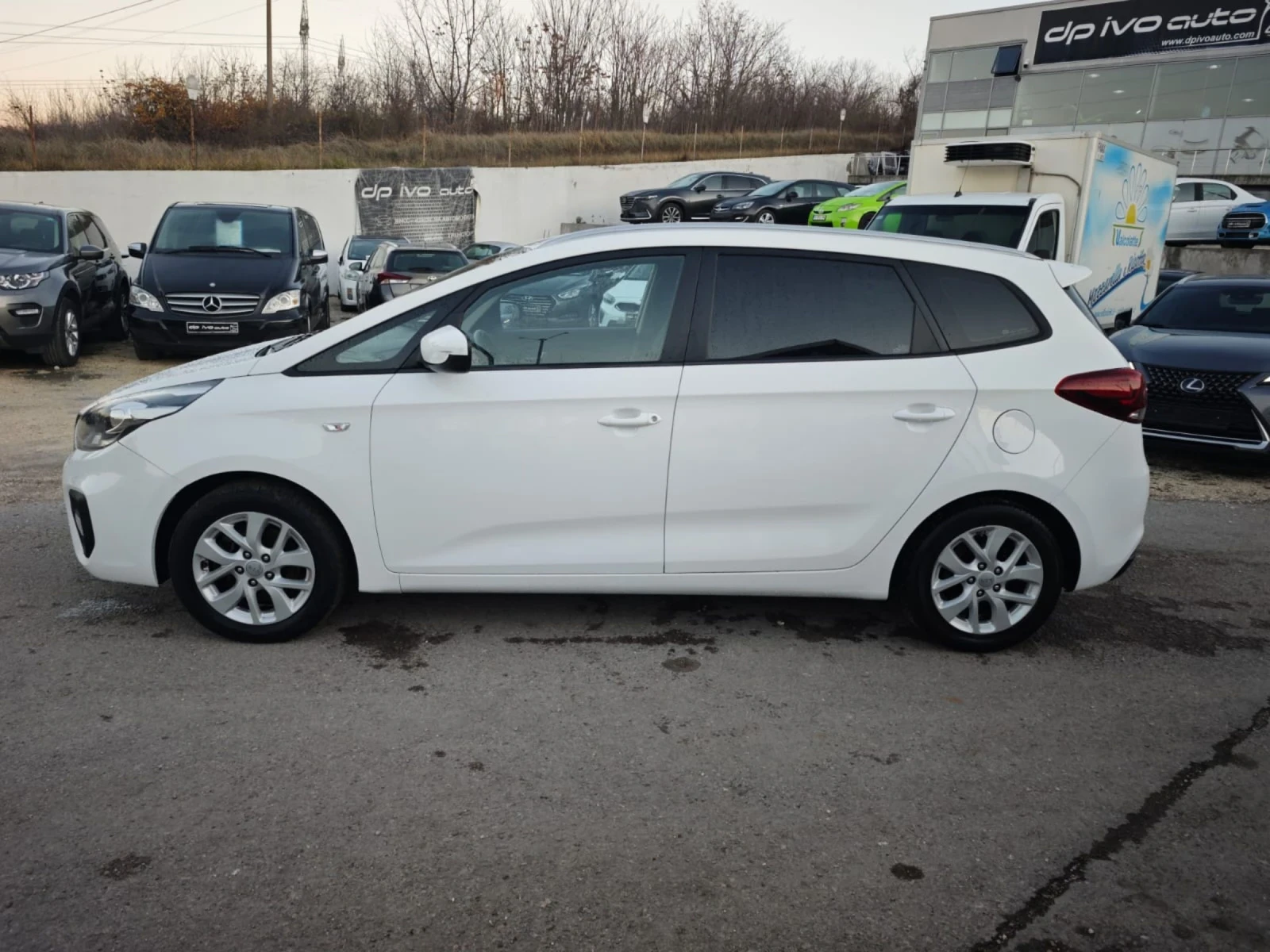 Kia Carens 1.7CRDI* FACE* ПОДАРЪК 4 ЗИМНИ ГУМИ* ОТЛИЧЕН* ТОПЦ - изображение 2